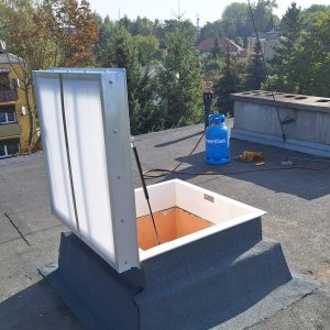 Wyłaz dachowy - świetlik poliwęglanowy 70x70 cm PC16 H20 PCV