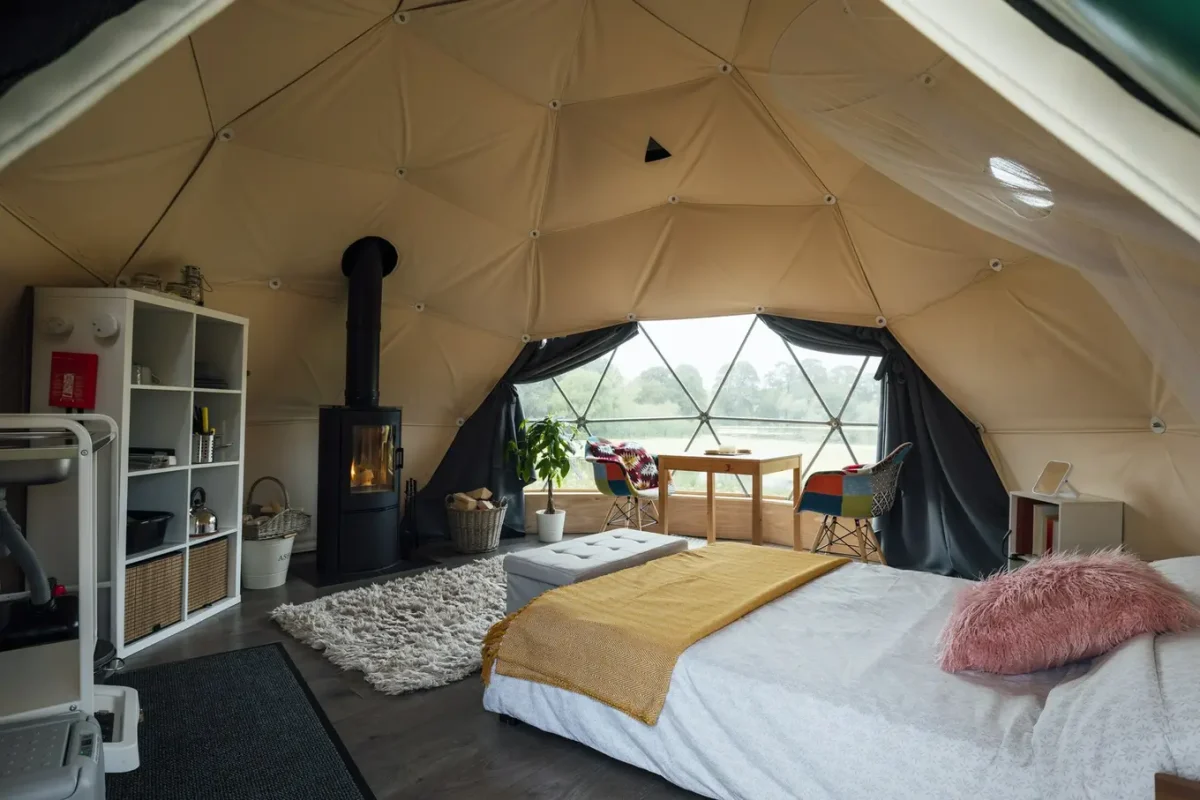 wnętrze jurty